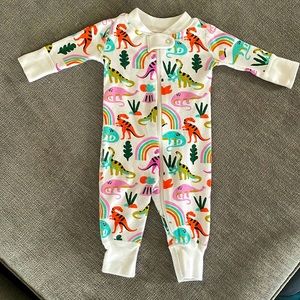 Hanna Andersson baby girls’ zip-front dinosaur sleeper. Size 0-3 months.